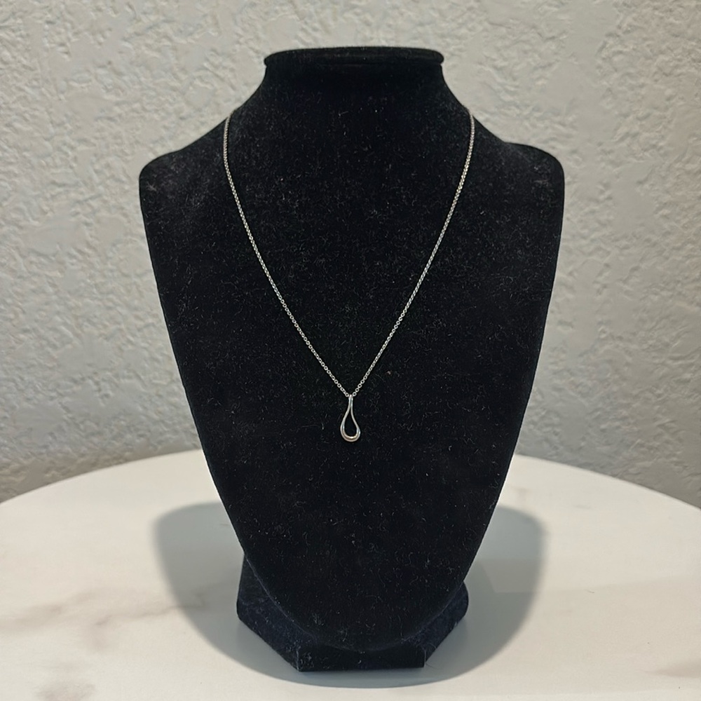TIFFANY & Co. 925 Elsa Peretti Open Tear Drop Pendant Necklace